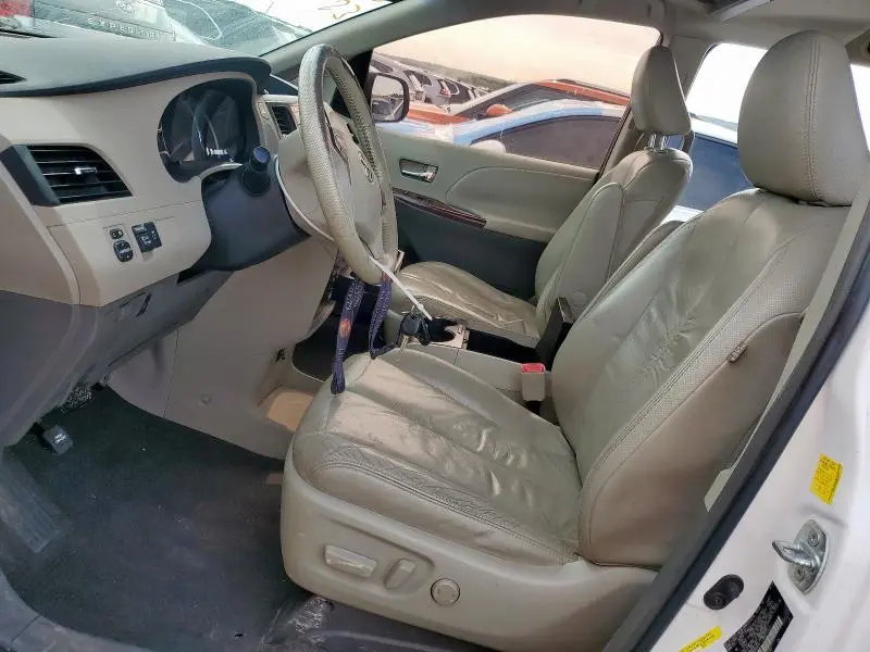2011 TOYOTA SIENNA XLE  