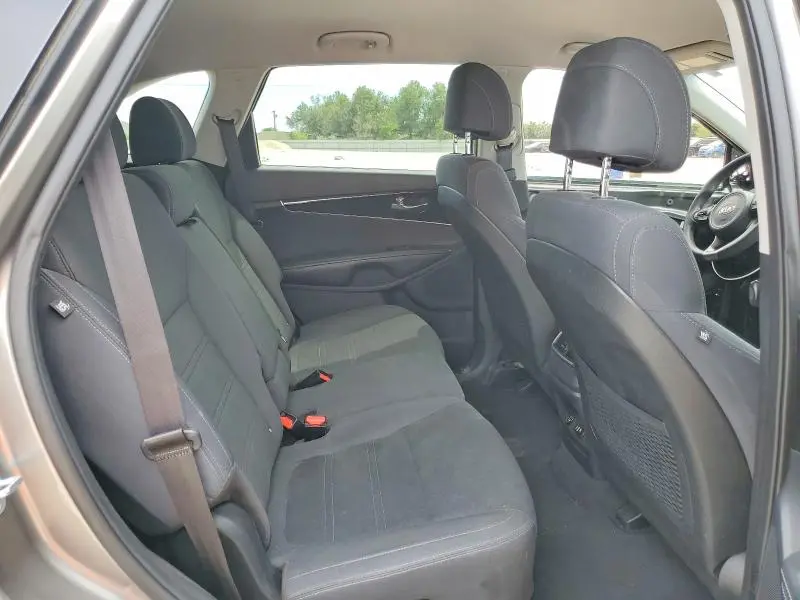 2017 KIA SORENTO LX  