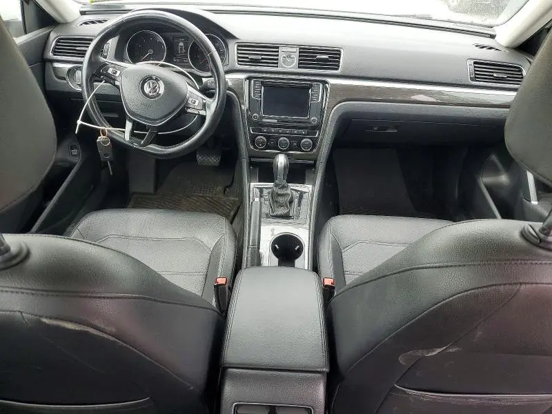 2016 VOLKSWAGEN PASSAT SE  