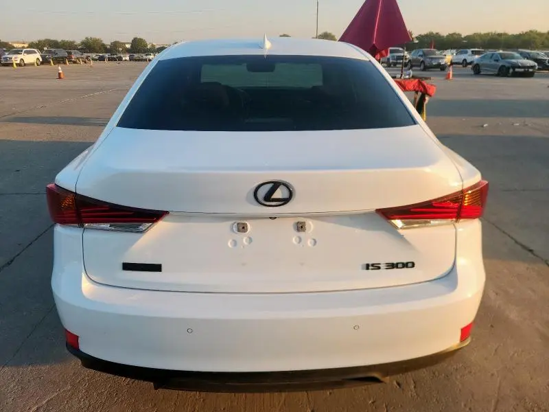 2019 LEXUS IS 300  