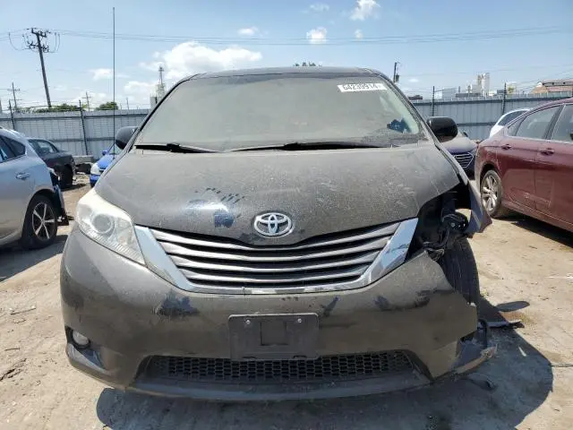 2013 TOYOTA SIENNA XLE