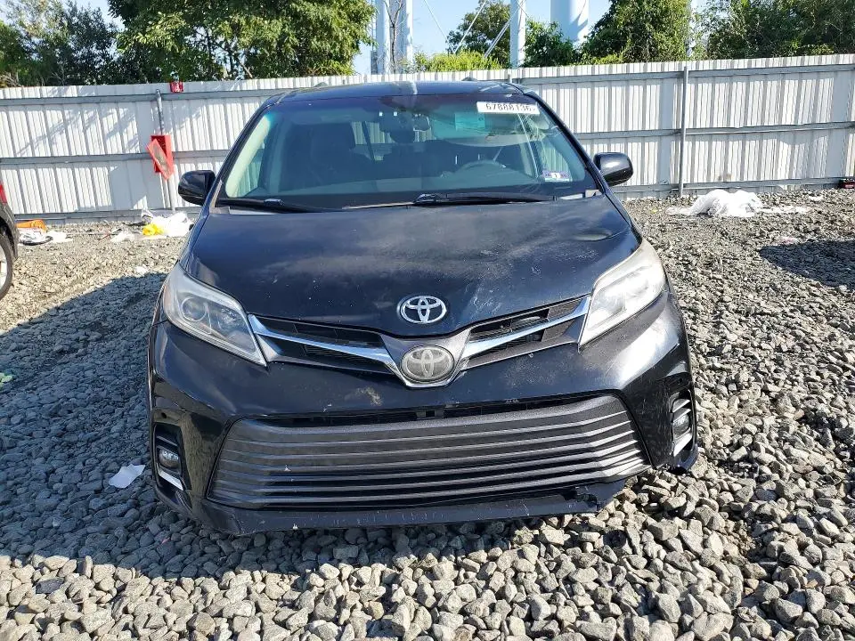 2014 TOYOTA SIENNA SPORT  
