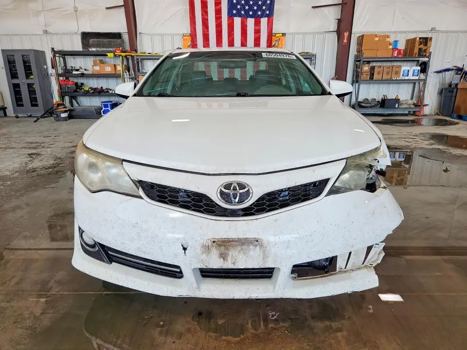 2014 TOYOTA CAMRY SE  