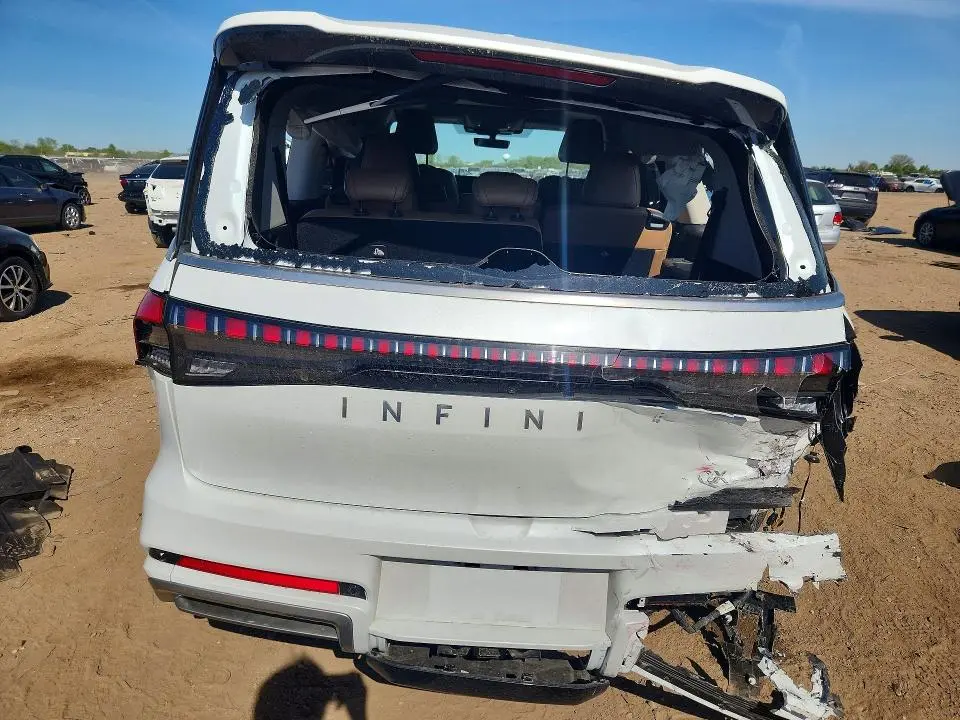 2026 INFINITI QX80 LUXE  