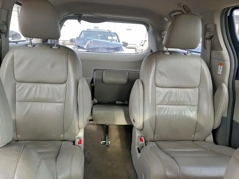 2016 TOYOTA SIENNA XLE  