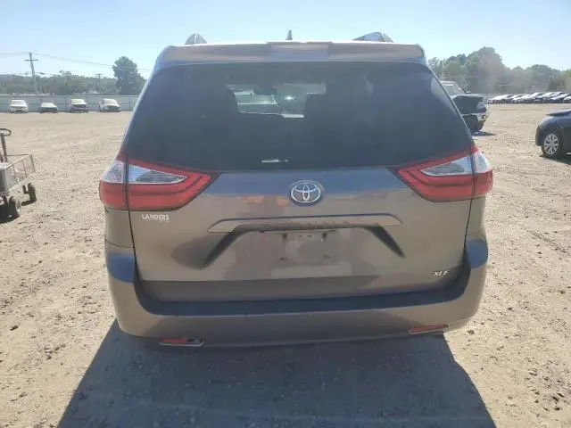 2018 TOYOTA SIENNA XLE