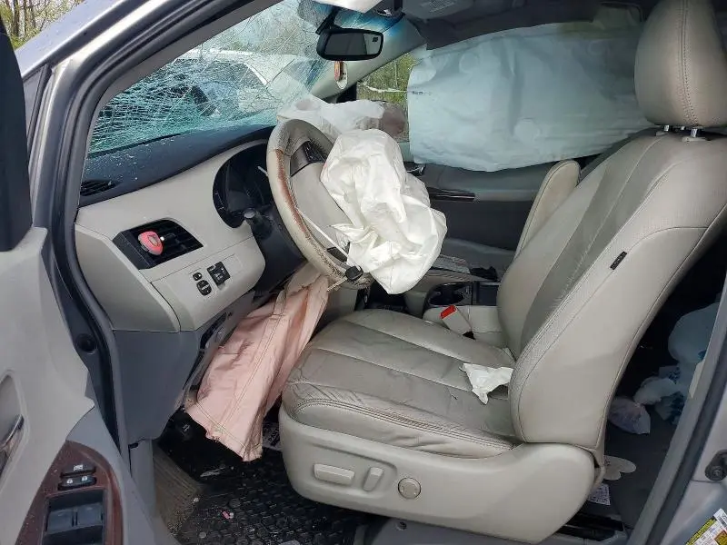 2011 TOYOTA SIENNA XLE 8-PASSENGER  