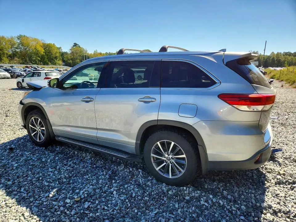 2017 TOYOTA HIGHLANDER XLE  