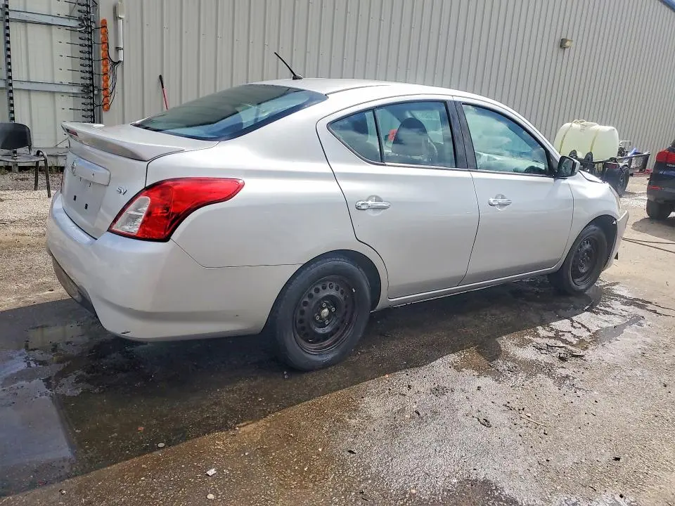 2018 NISSAN VERSA SV  