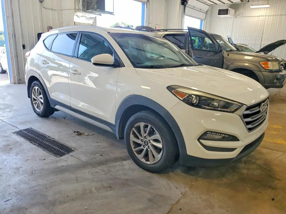 2017 HYUNDAI TUCSON SE  