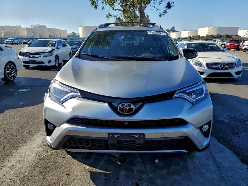 2017 TOYOTA RAV4 SE  