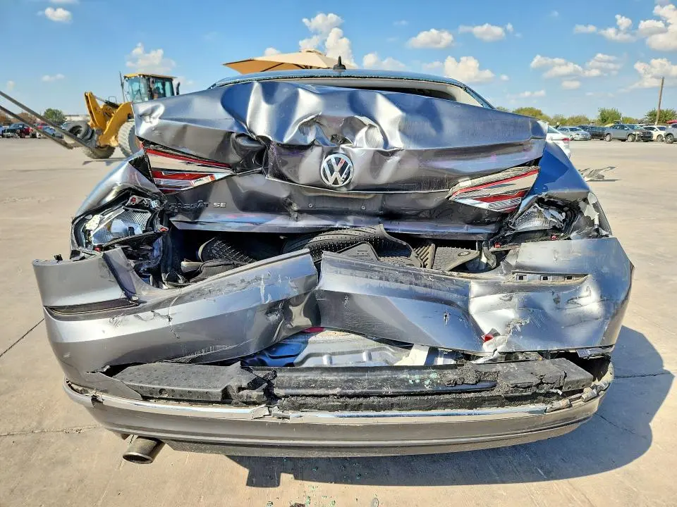 2016 VOLKSWAGEN PASSAT SE  
