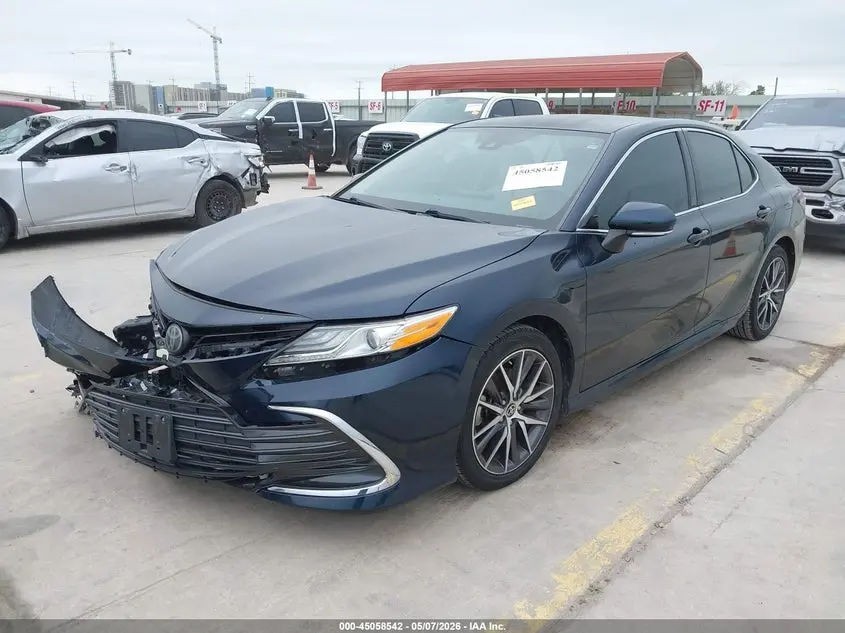 2021 TOYOTA CAMRY XLE