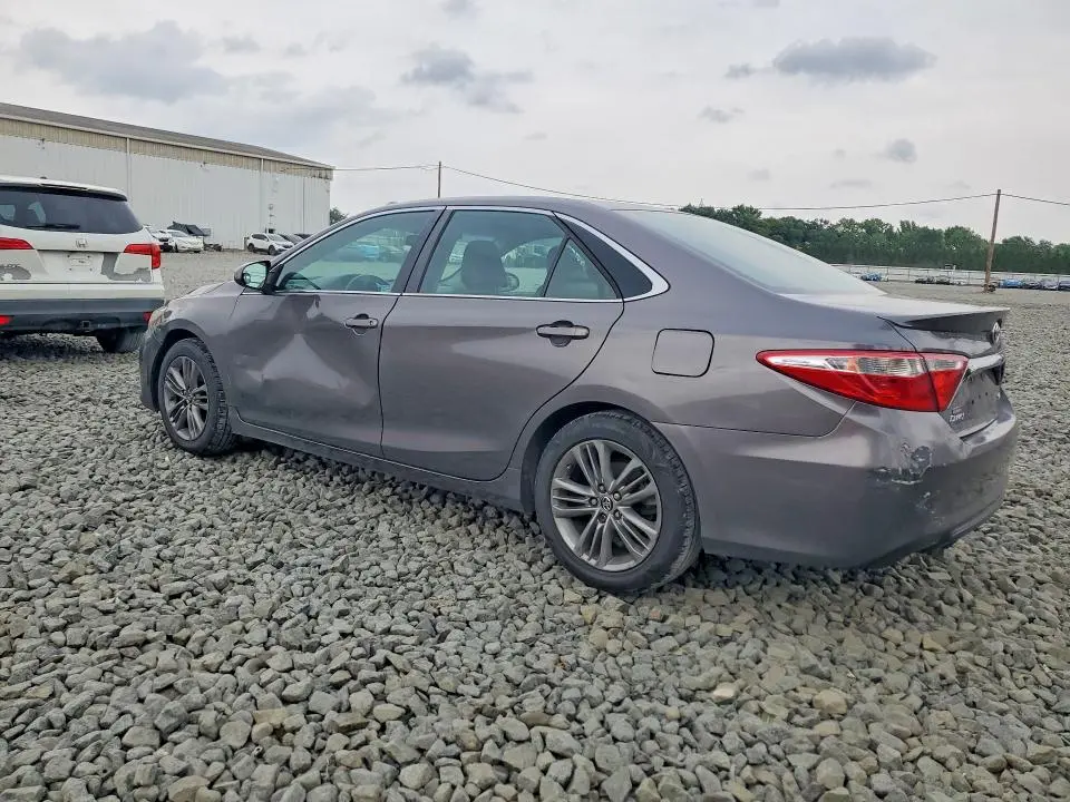 2015 TOYOTA CAMRY SE  