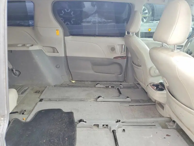 2014 TOYOTA SIENNA XLE 7-PASSENGER  