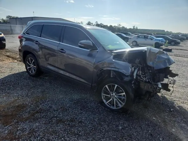 2018 TOYOTA HIGHLANDER SE  