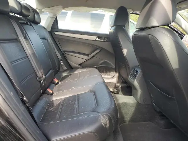 2015 VOLKSWAGEN PASSAT SE  