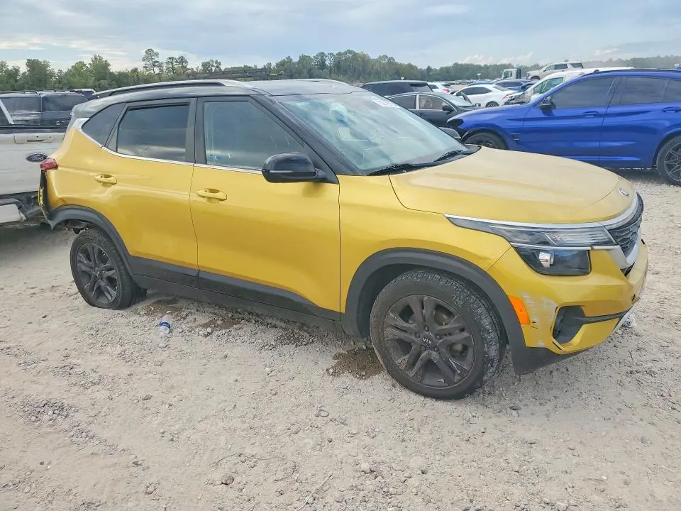 2021 KIA SELTOS S  