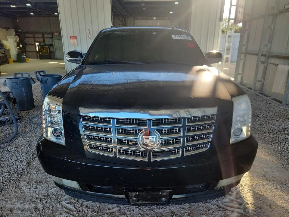 2011 CADILLAC ESCALADE ESV PREMIUM  
