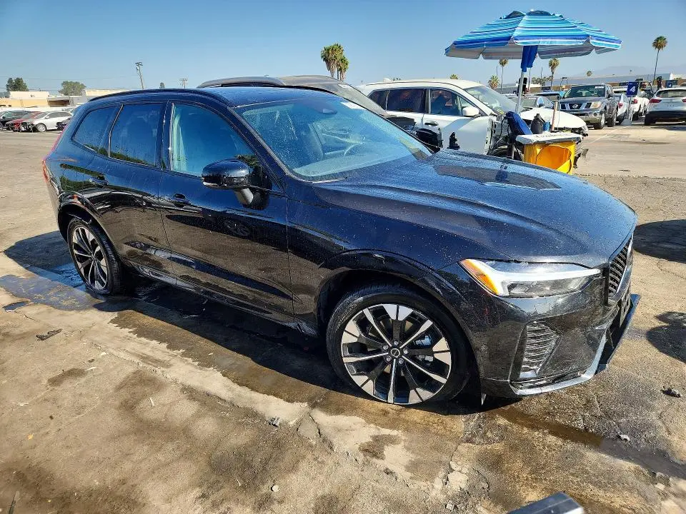 2026 VOLVO XC60 PLUS  