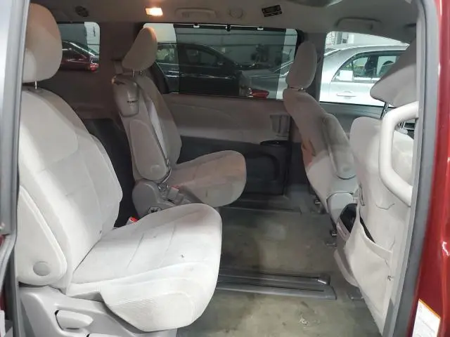 2017 TOYOTA SIENNA LE  