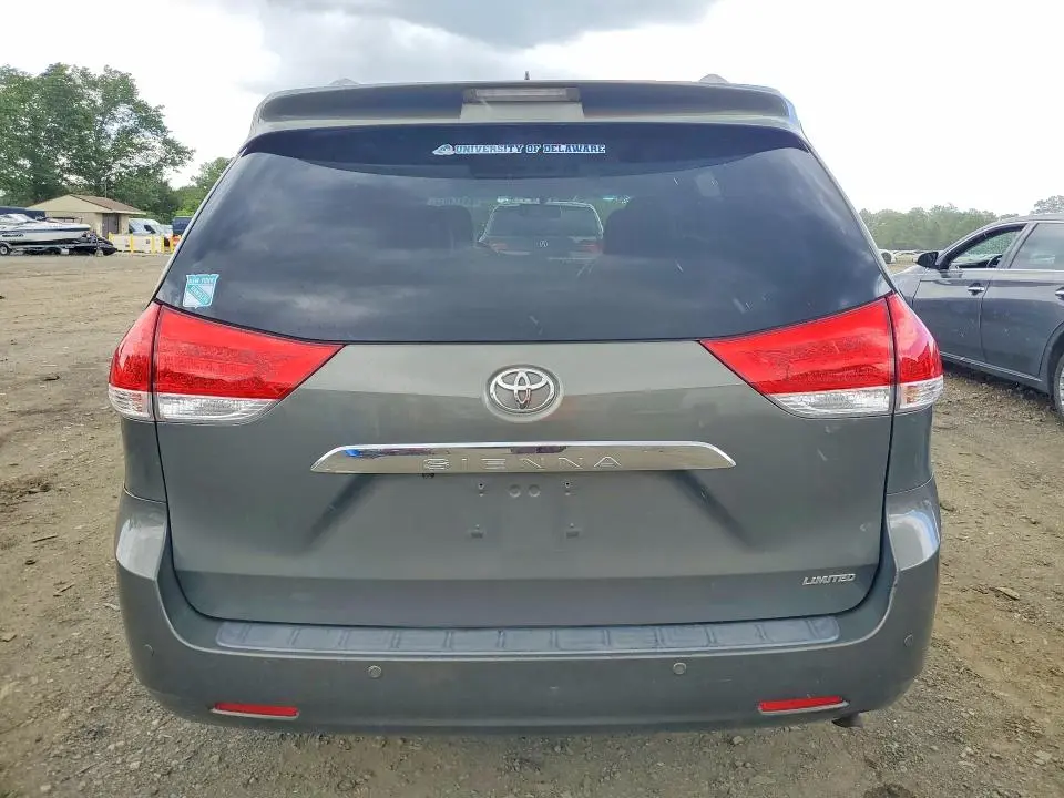 2011 TOYOTA SIENNA LIMITED 7-PASSENGER  