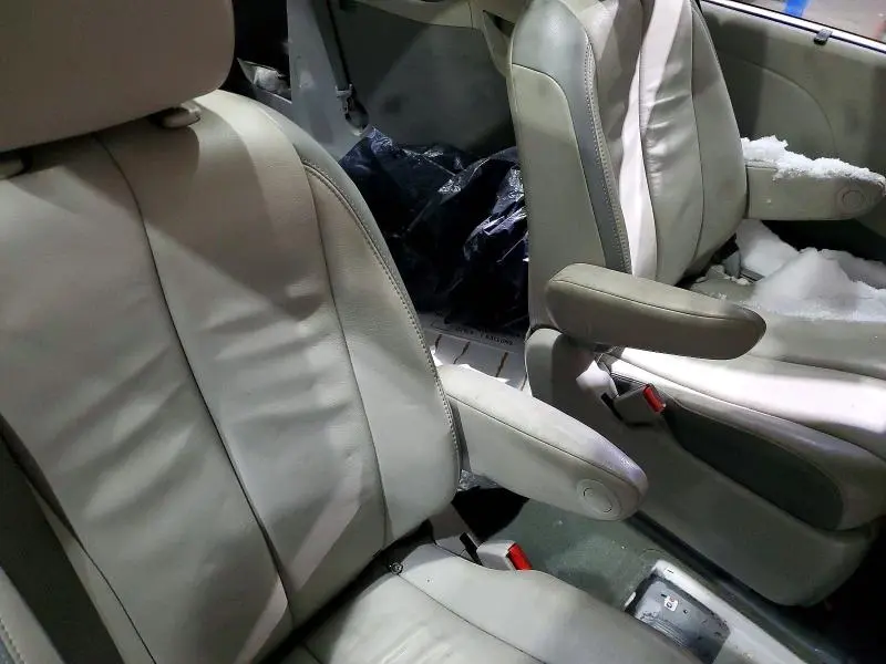 2014 TOYOTA SIENNA XLE  