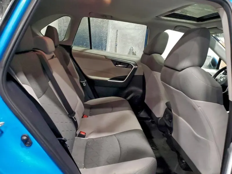 2021 TOYOTA RAV4 XLE  