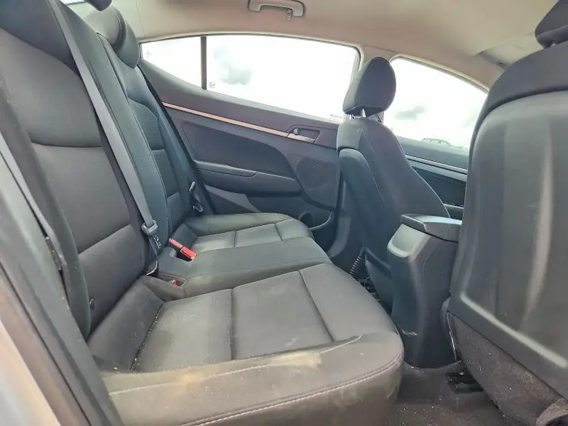 2018 HYUNDAI ELANTRA SE  