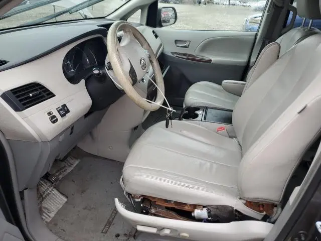 2012 TOYOTA SIENNA XLE  