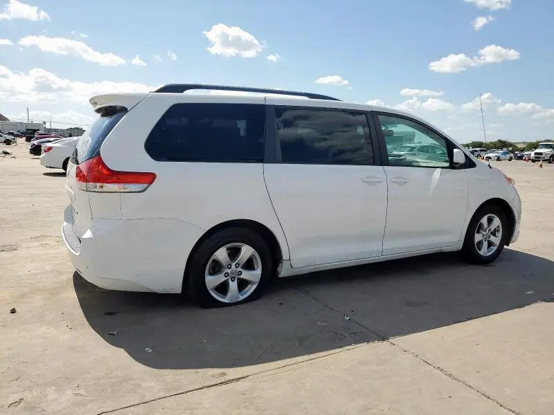 2014 TOYOTA SIENNA LE 8-PASSENGER  