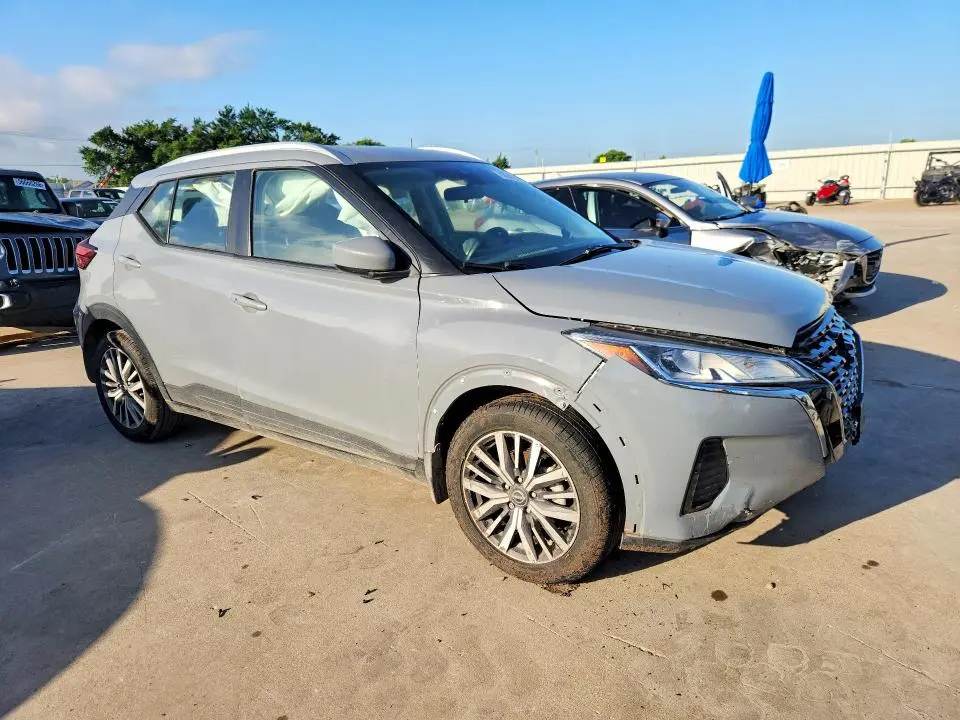 2023 NISSAN KICKS SV  