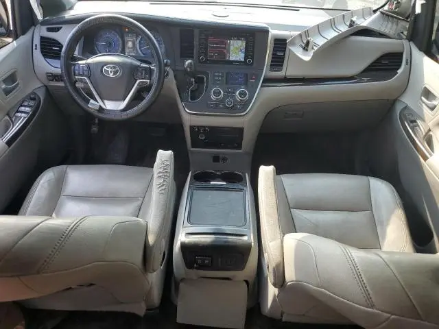 2018 TOYOTA SIENNA XLE  