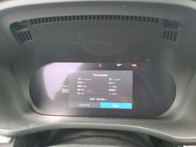 2022 VOLVO XC60 B5 MOMENTUM  