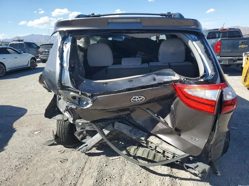 2017 TOYOTA SIENNA LE  