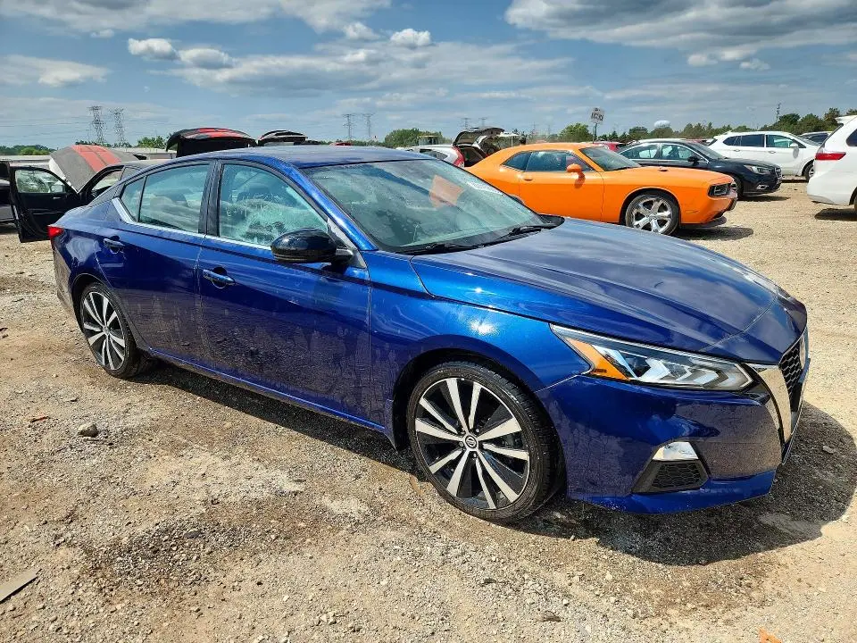 2021 NISSAN ALTIMA SR  