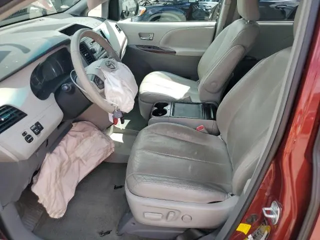 2012 TOYOTA SIENNA XLE