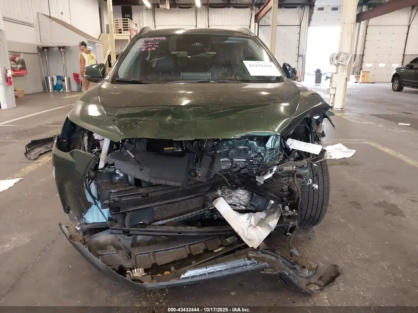 2024 TOYOTA COROLLA CROSS XLE