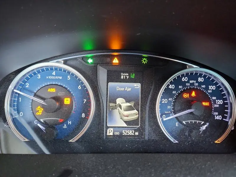 2016 TOYOTA CAMRY XLE  