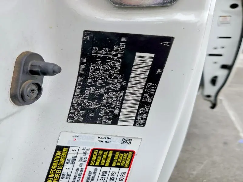 2011 TOYOTA SIENNA LE  