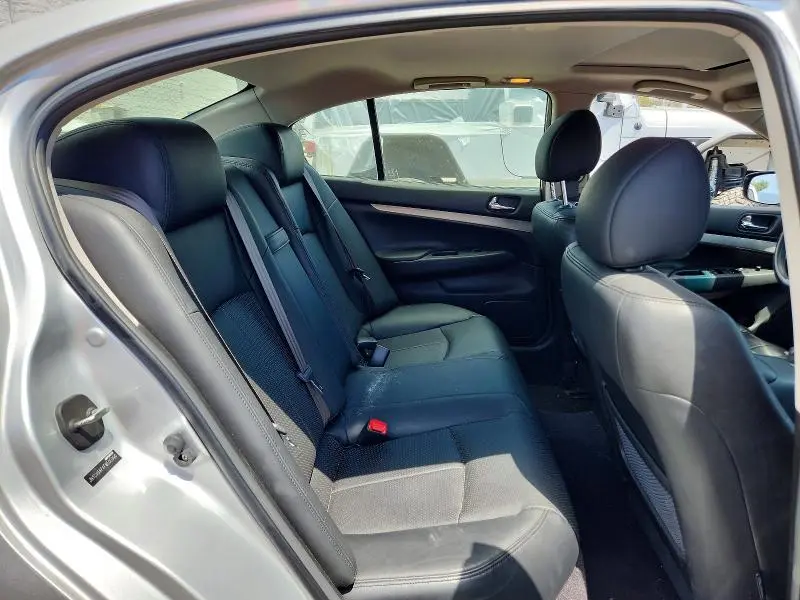 2015 INFINITI Q40 BASE  