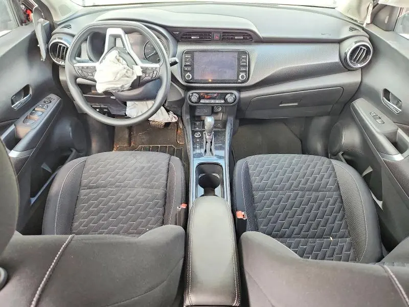 2022 NISSAN KICKS SV  