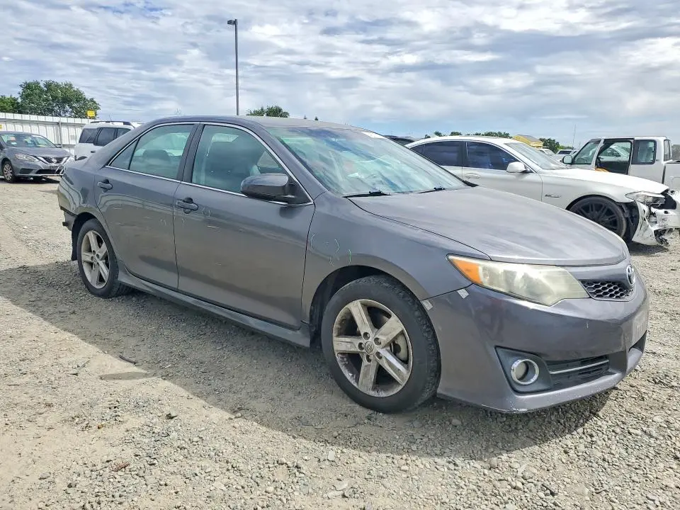 2014 TOYOTA CAMRY SE  