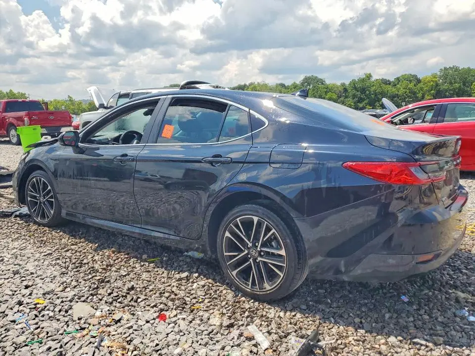 2025 TOYOTA CAMRY XLE  