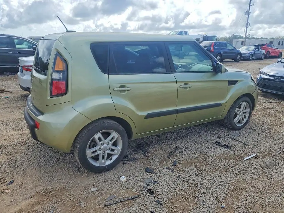 2011 KIA SOUL +  