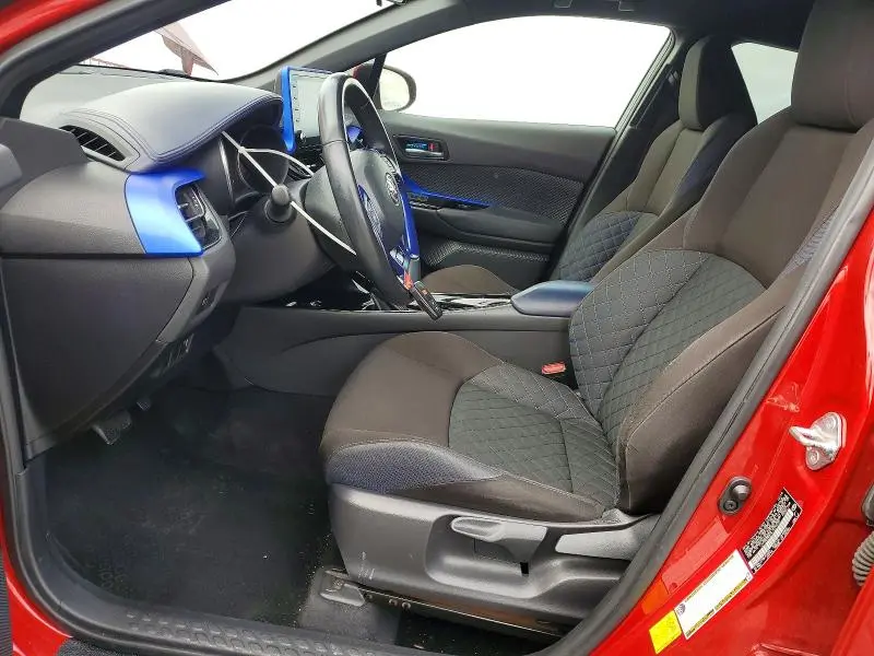 2020 TOYOTA C-HR XLE  