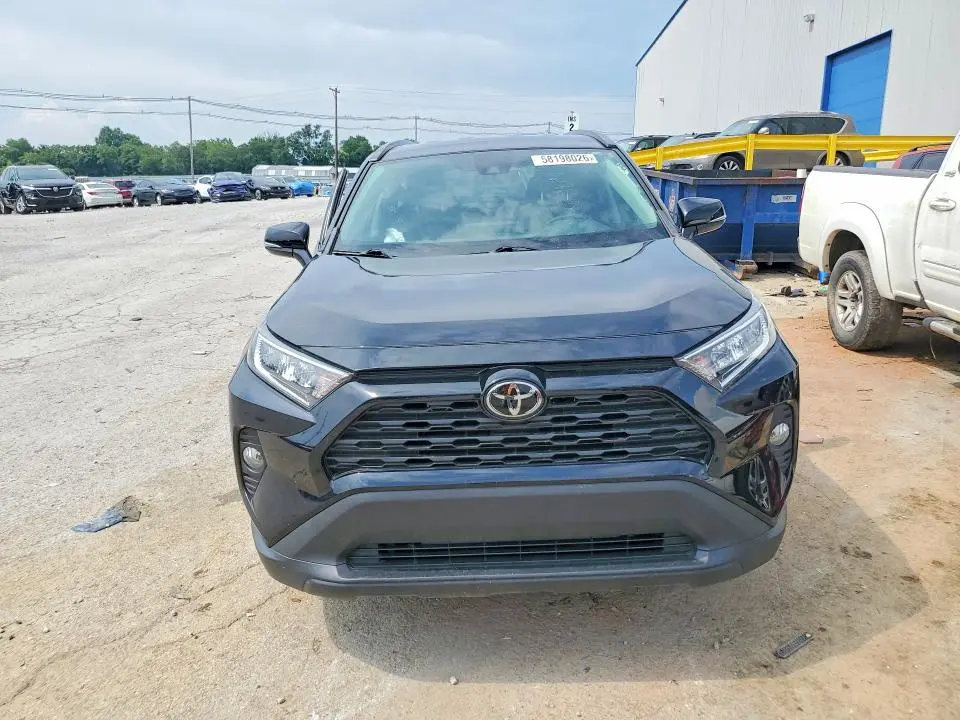 2021 TOYOTA RAV4 XLE  