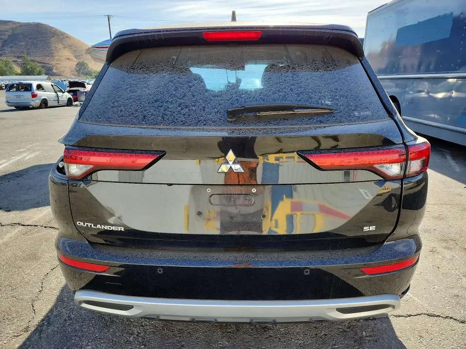 2024 MITSUBISHI OUTLANDER SE  