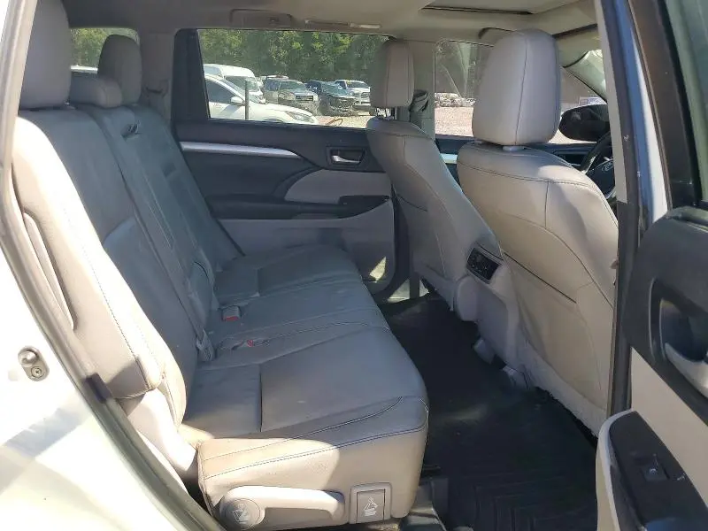 2016 TOYOTA HIGHLANDER XLE  