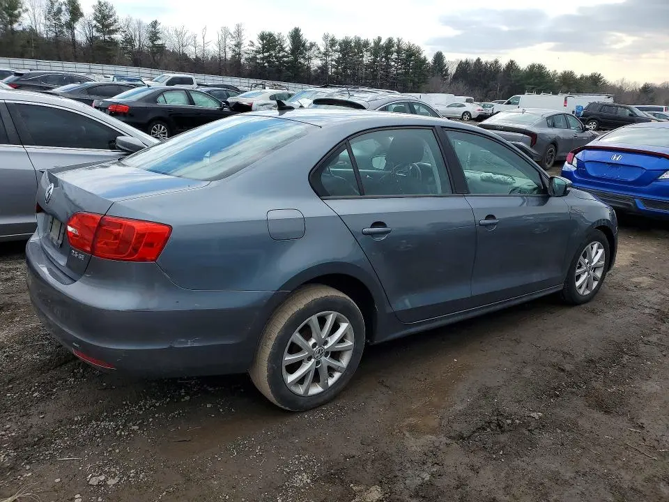 2011 VOLKSWAGEN JETTA SE  